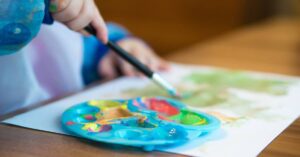 El aumento de la deducción por maternidad por gastos en guarderías o centros de educación infantil autorizados